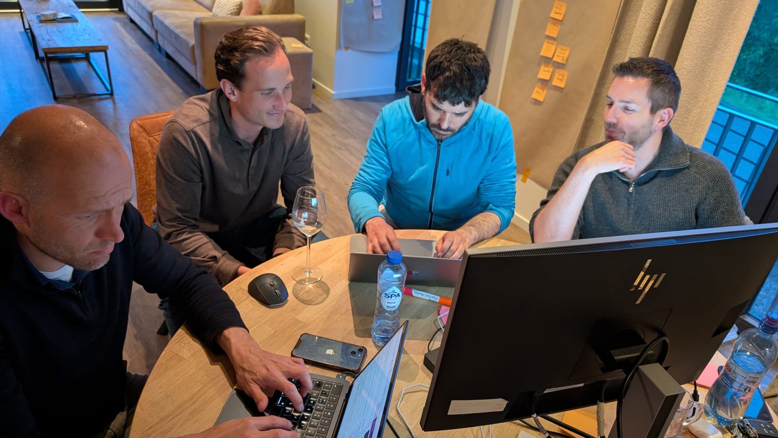 Het DealM8-team aan het werk, mei 2026